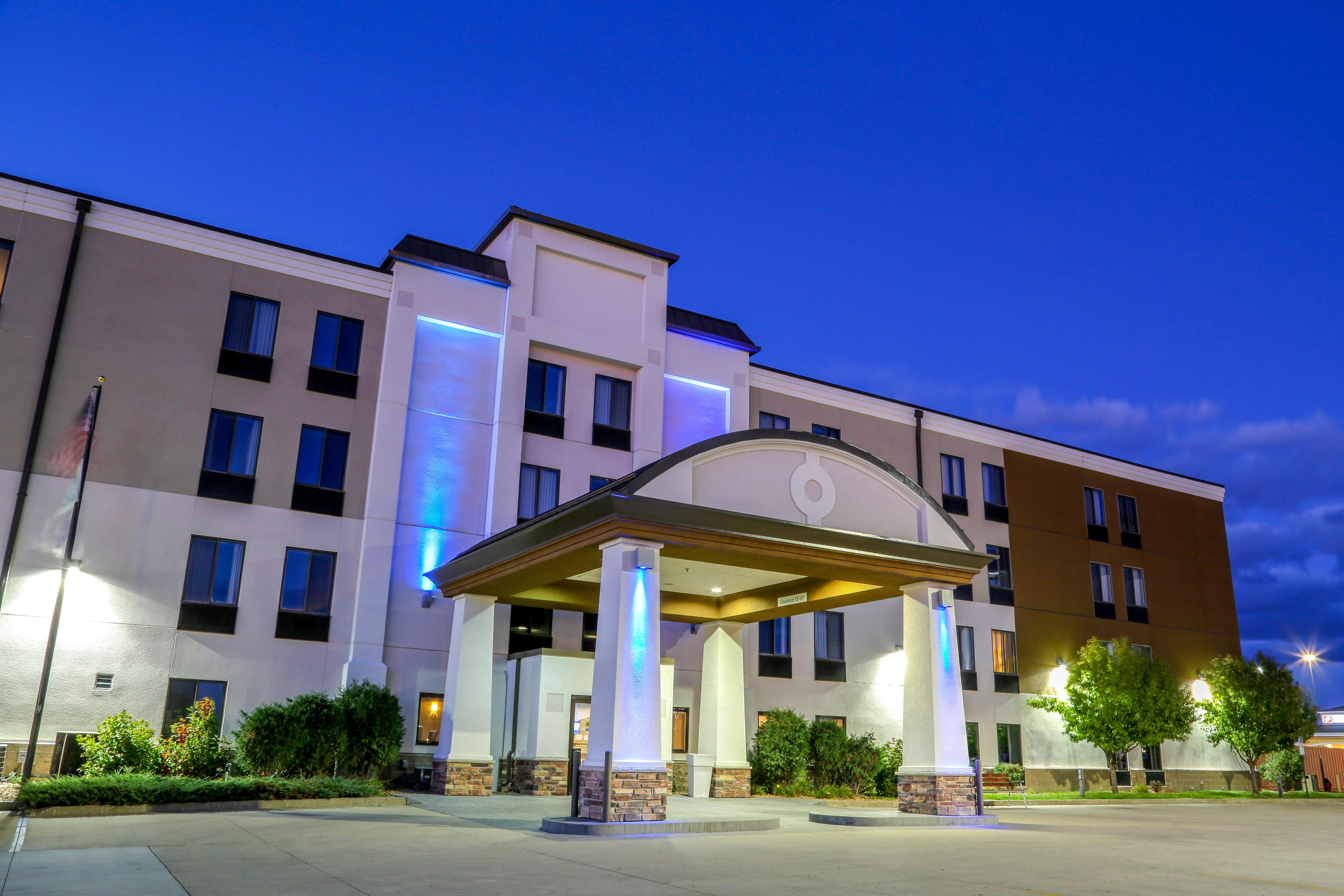 Holiday Inn Express Fargo - West Acres, An Ihg Hotel Exterior photo